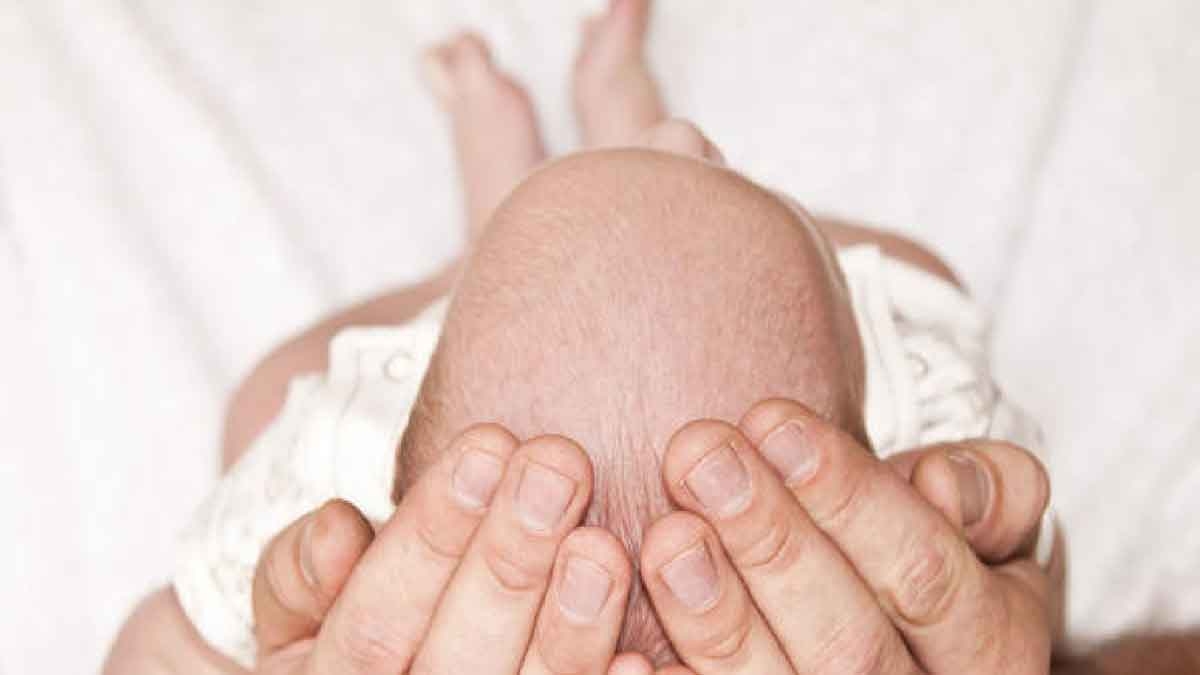 Корочки на голове у ребенка или себорейный дерматит
